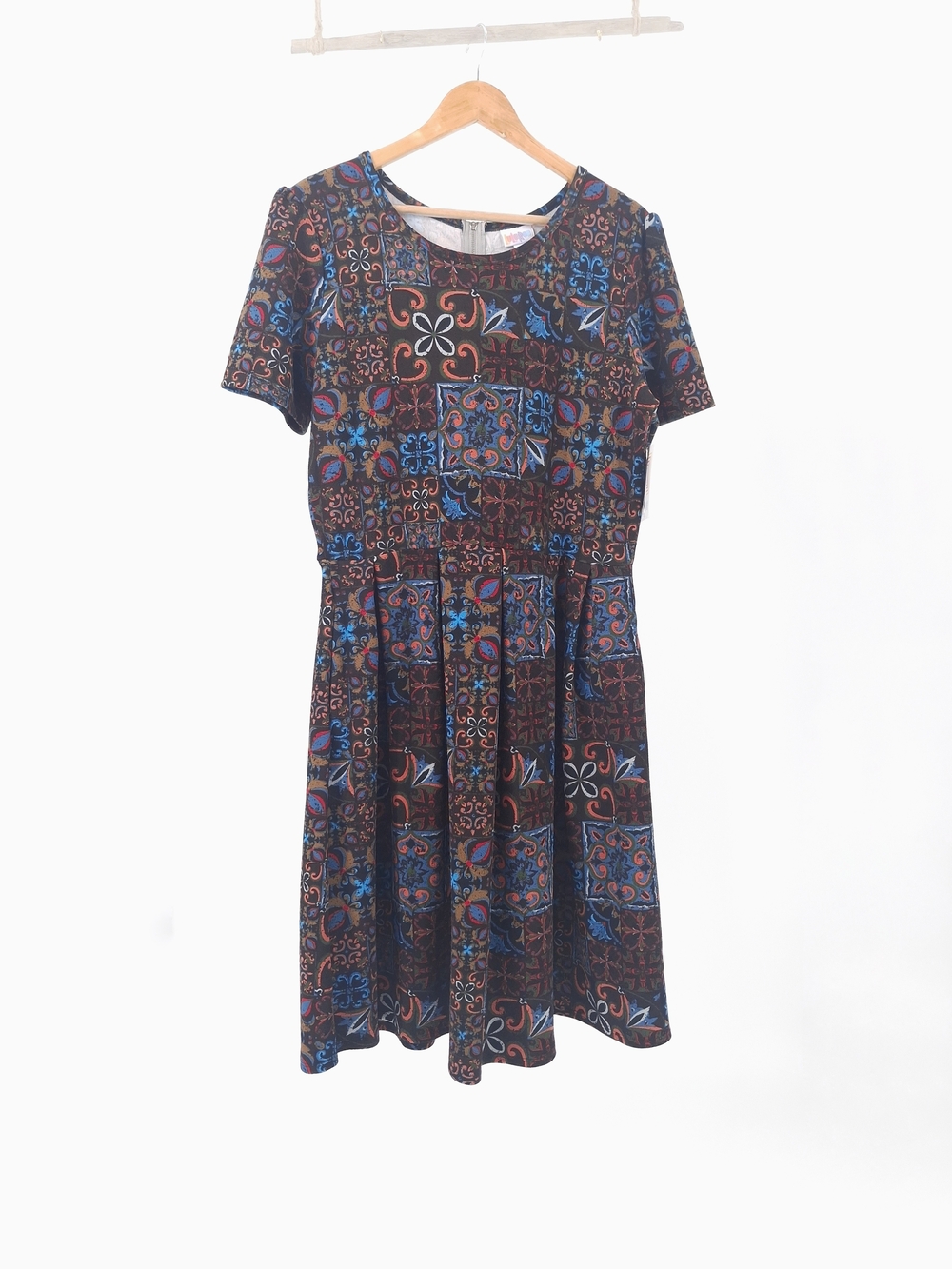 ✨NWT LuLaRoe Amelia Dress 2XL Retro Tile Mosaic Pleated Fit & Flare Pockets✨